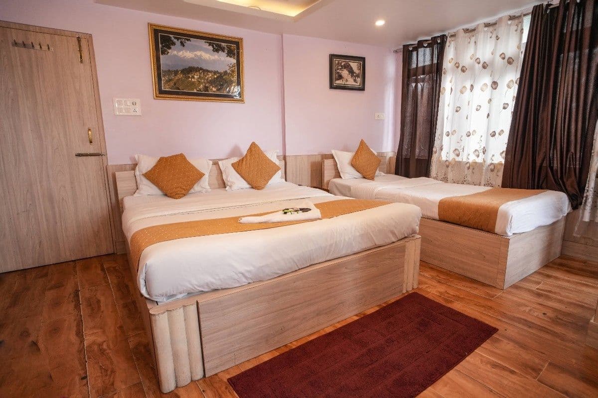 SUPER DELUXE TRIPLE BED